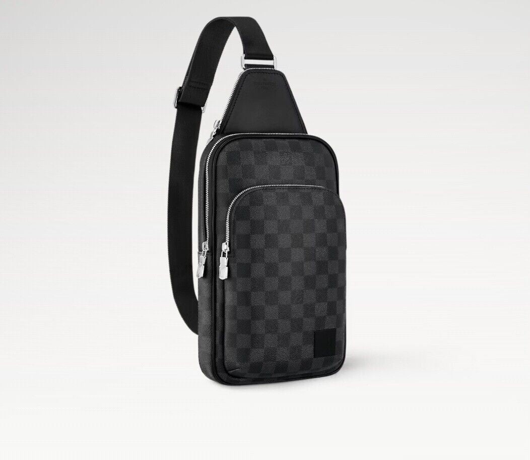 Lous Vuitton - slingbag