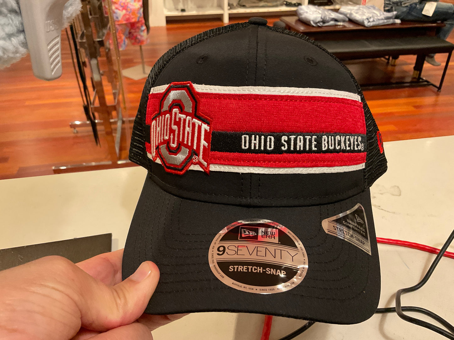 NEWERA-Men's New Era Black/Scarlet Ohio State Buckeyes Striped 9SEVENTY Trucker Adjustable Hat-60530010