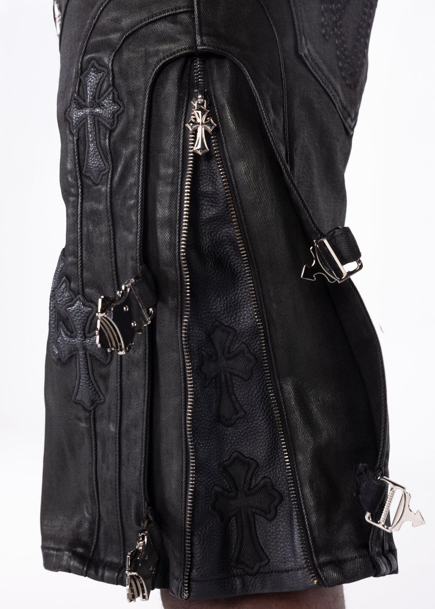 GUAPI All Black Cross Buckle Shorts