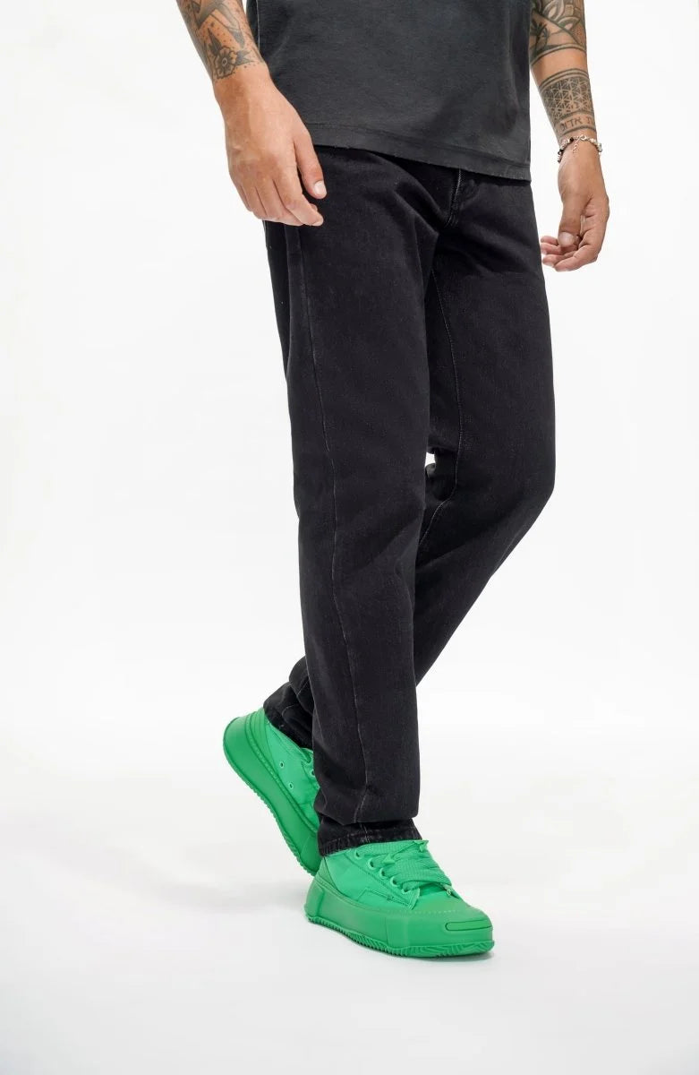 VALABASAS DIFFERENT STRAIGHT FIT JEANS BLACK