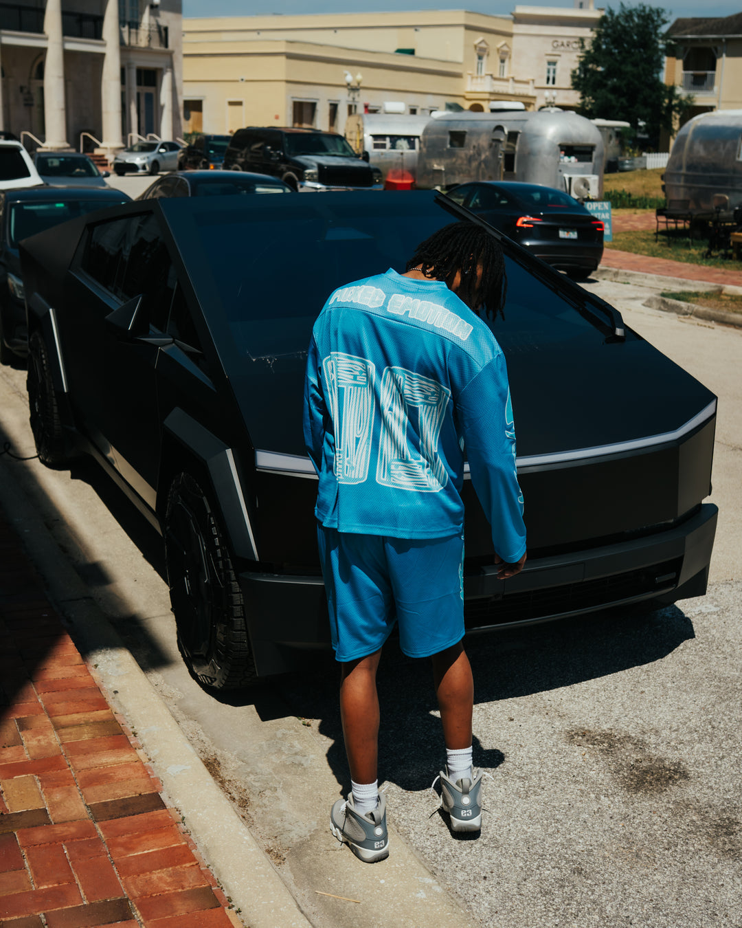 Mixed emotions - OVERSIZED Blue “Lightning” Jersey