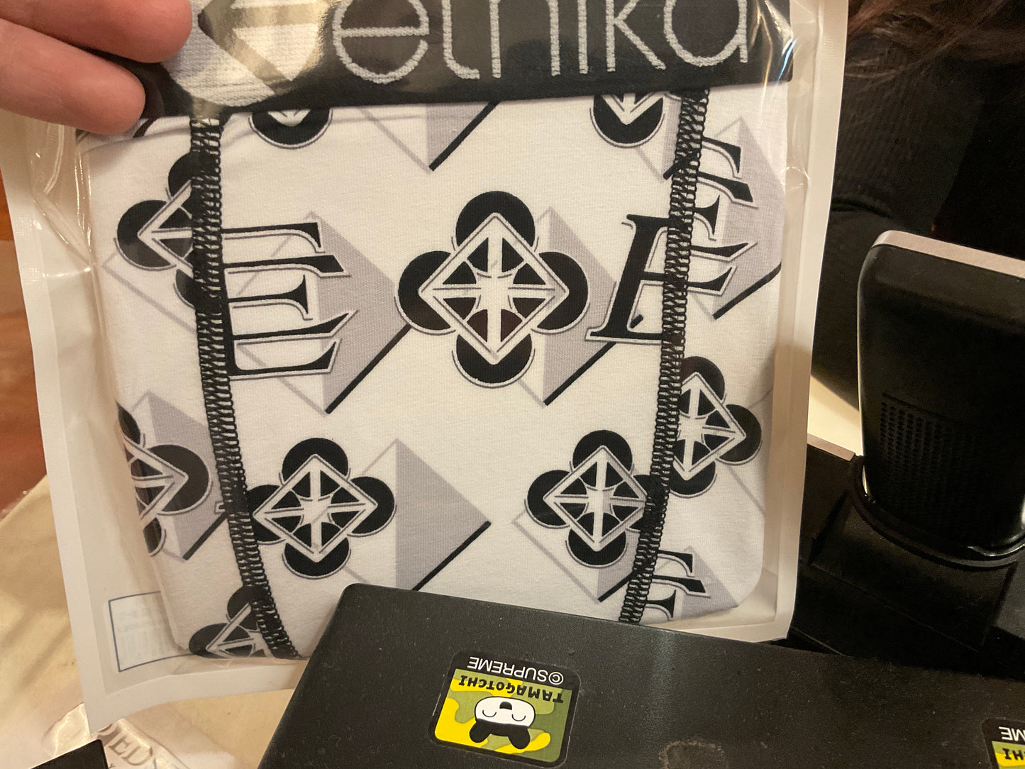 ETHIKA-BLACKAND WHITE-MHOAAK2505-BLW